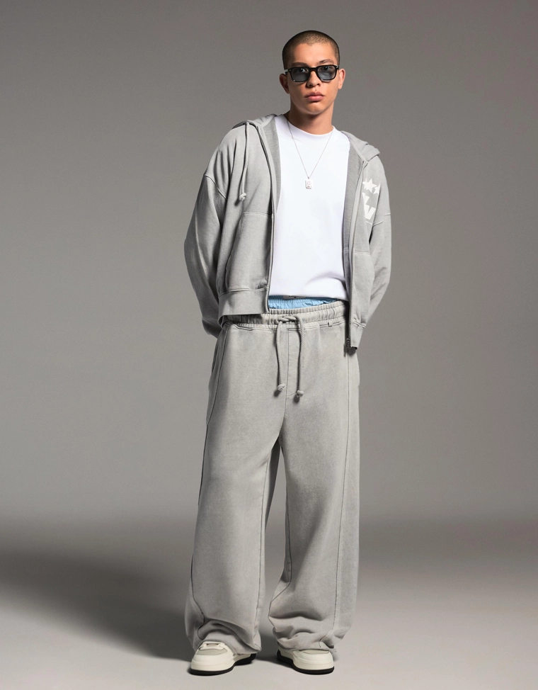 Толстовка геометрического кроя на молнии с принтом