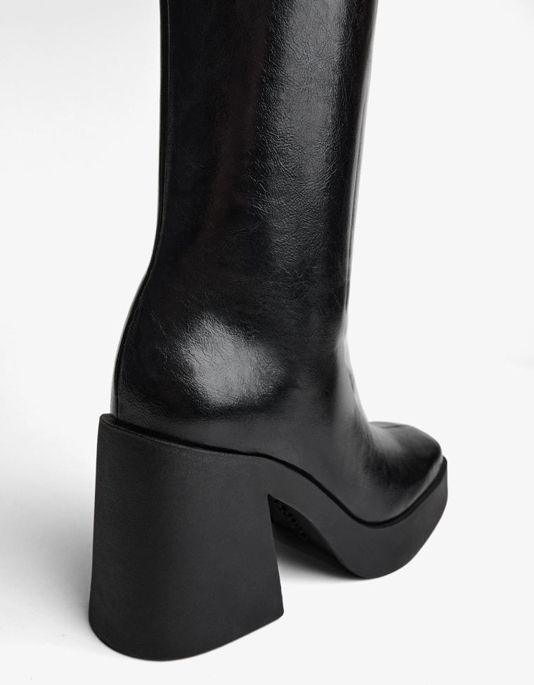 High-heel platform boots