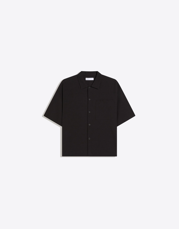 Рубашка геометрического кроя с короткими рукавами и складками