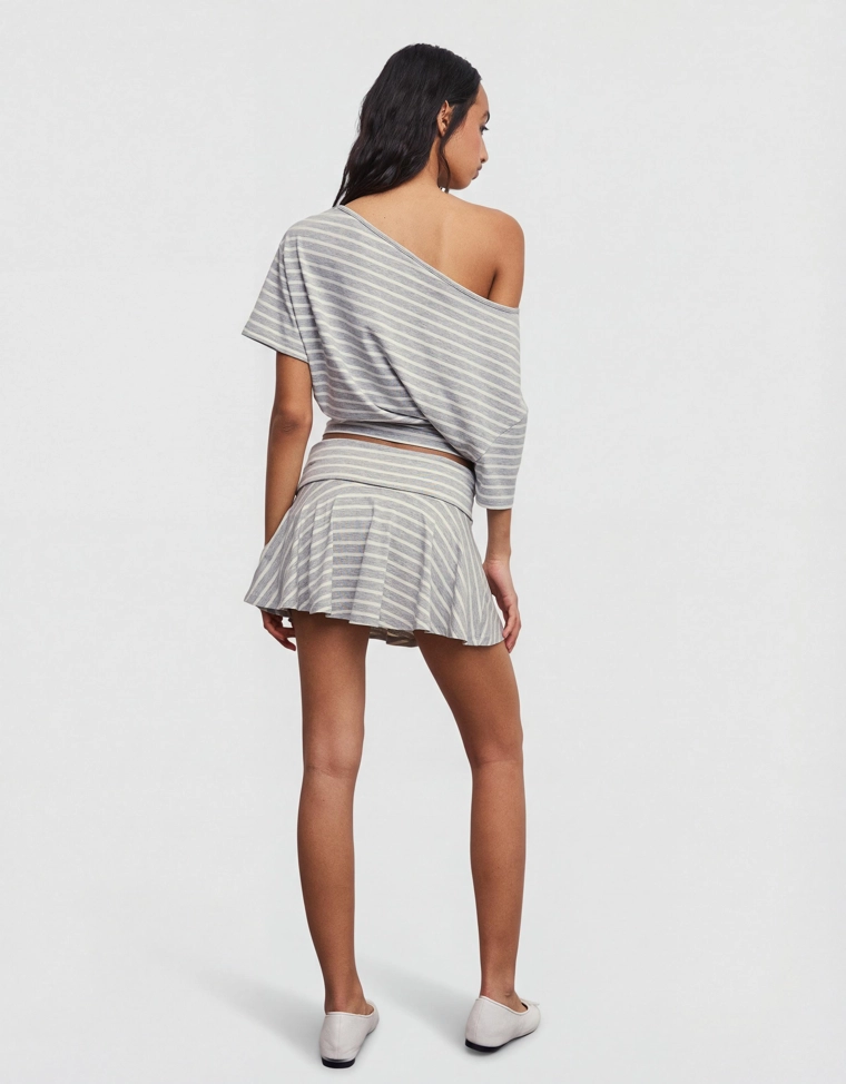 Мини-юбка с отворотом и двойным поясом