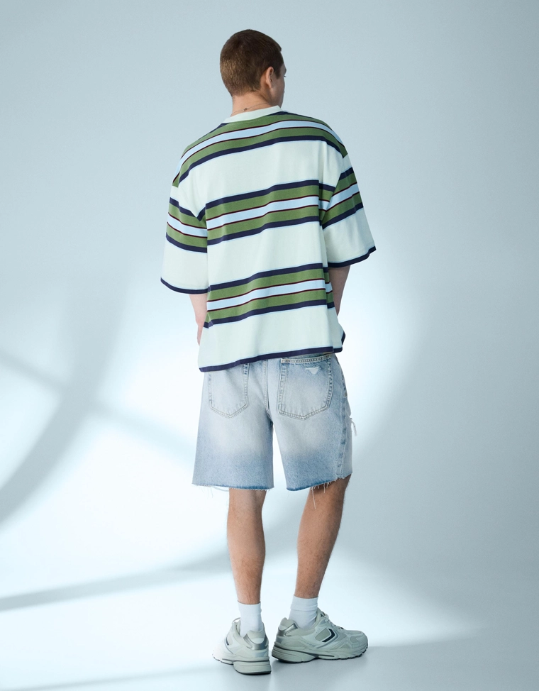 Джинсовые шорты с разрезами