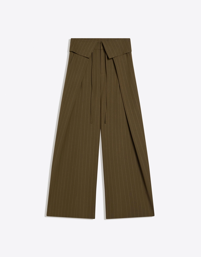 Брюки с защипами и отворотом на поясе