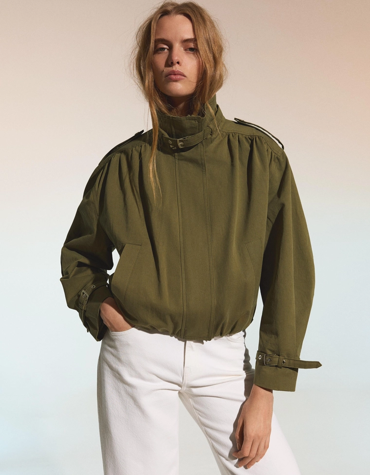 Куртка с пряжками и сборками