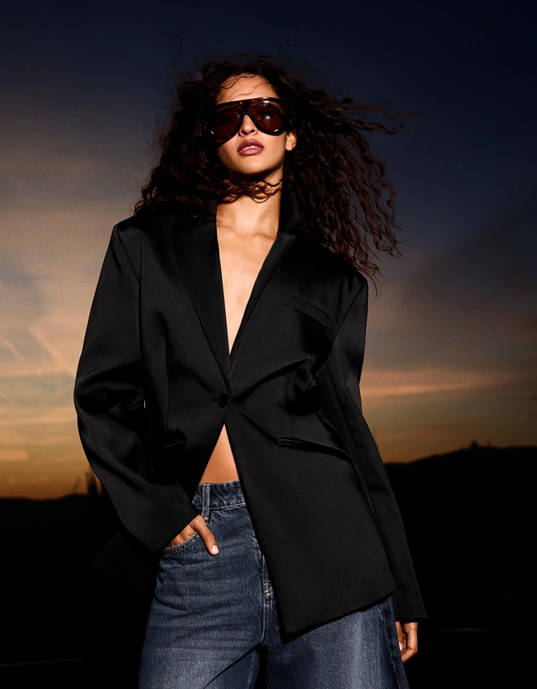 Приталенный блейзер из сатина