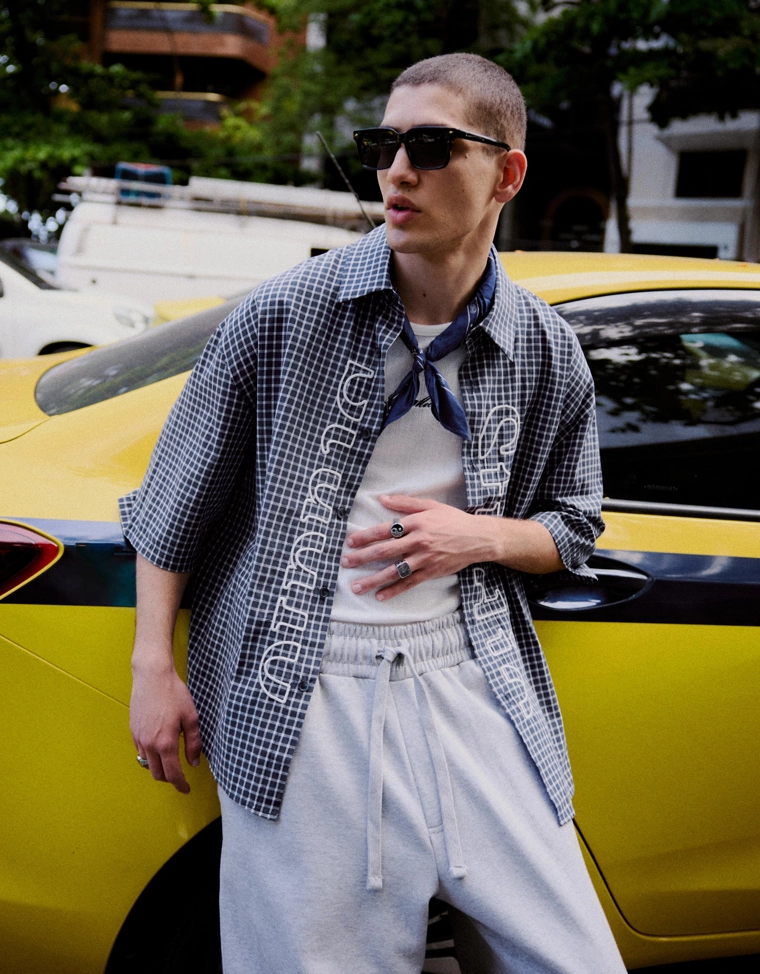 Рубашка геометрического кроя с короткими рукавами и вышивкой