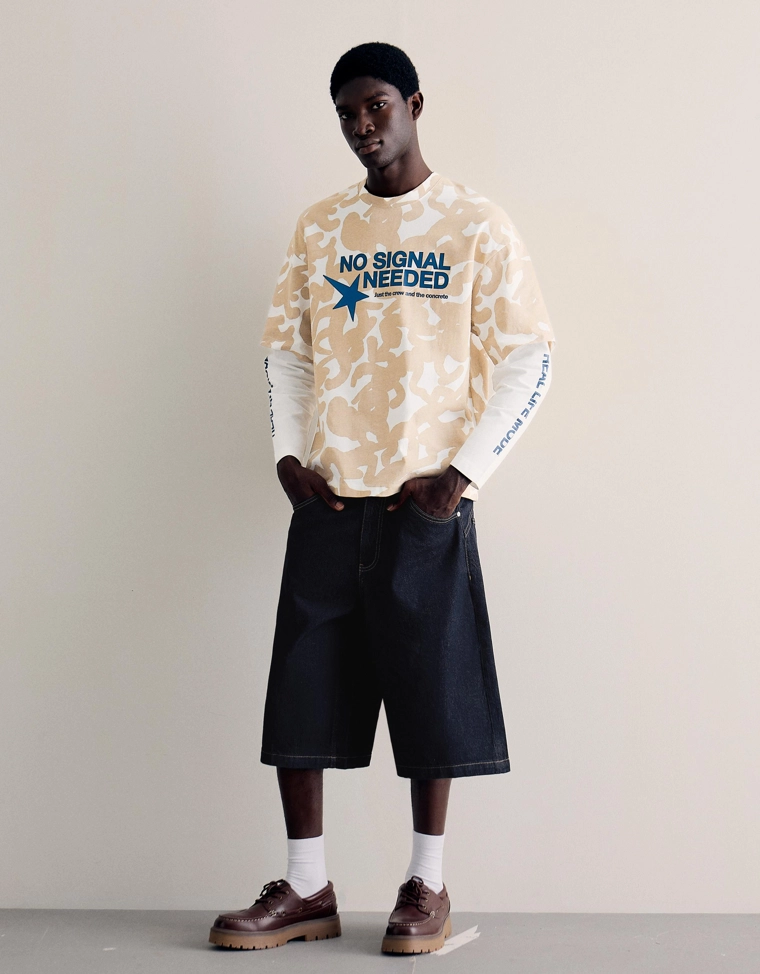 Джинсовые шорты-бермуды в скейтерском стиле с вышивкой