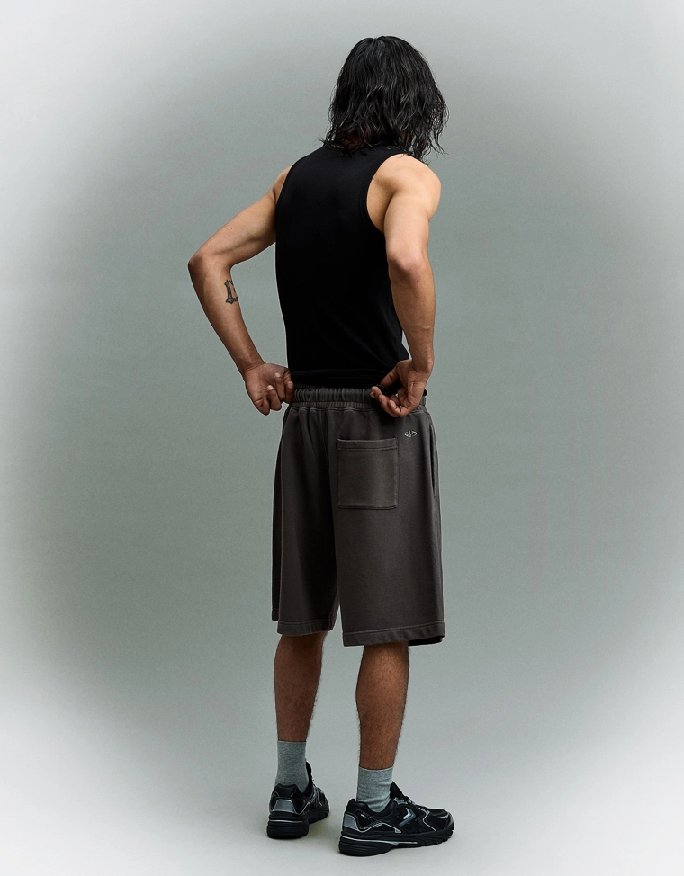 Шорты геометрического кроя с эффектом потертости