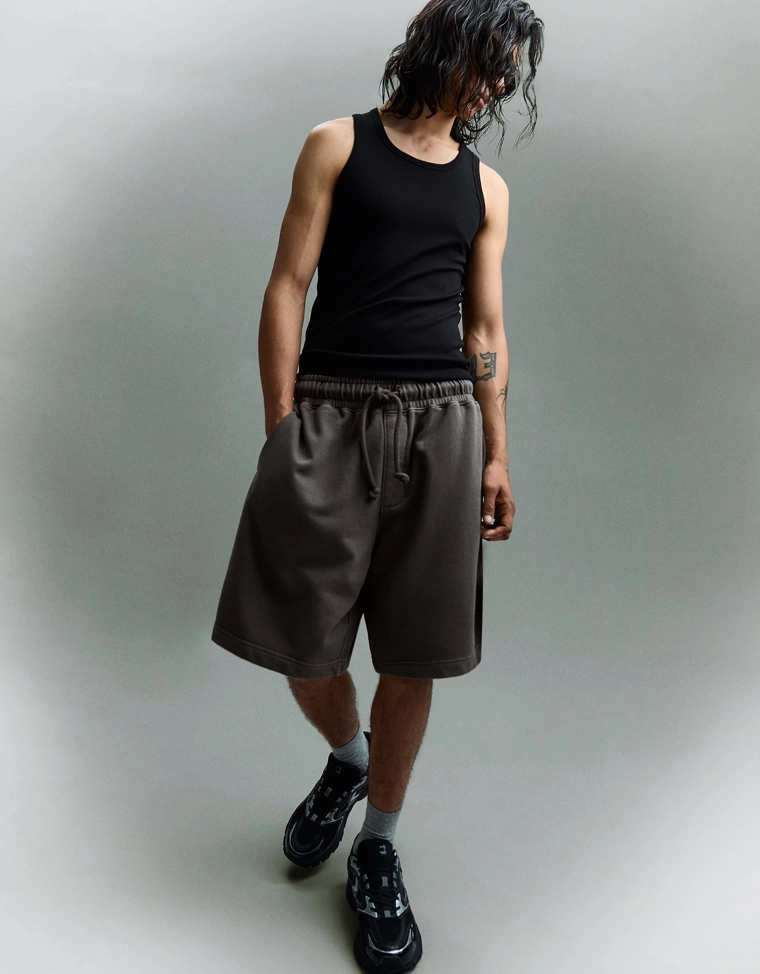 Шорты геометрического кроя с эффектом потертости