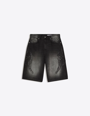 Шорты-бермуды свободного кроя с нашивками- Заказать в России