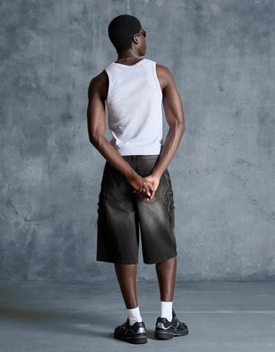 Шорты-бермуды свободного кроя с нашивками- Заказать в России