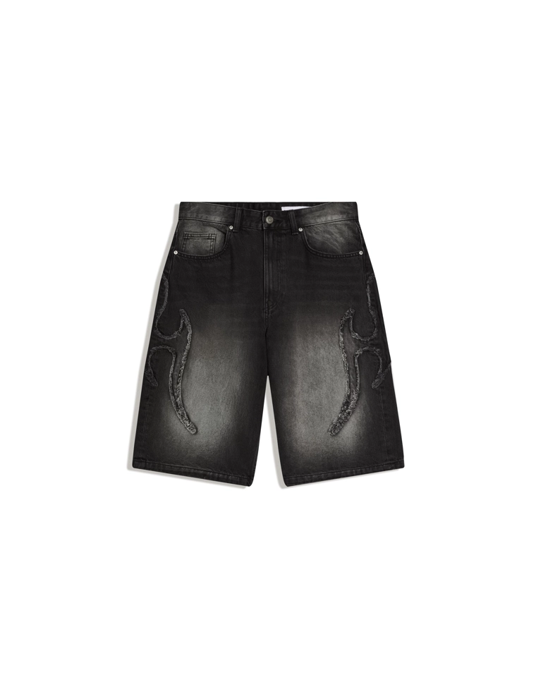 Шорты-бермуды свободного кроя с нашивками