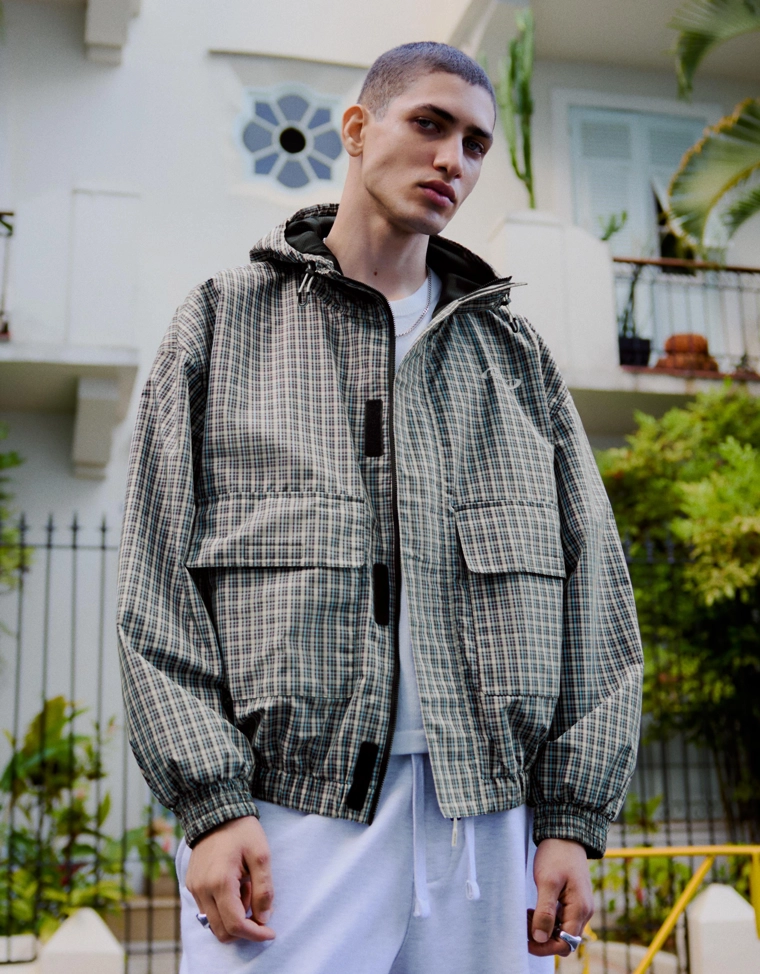 Куртка оверсайз в клетку из высокотехнологичной ткани