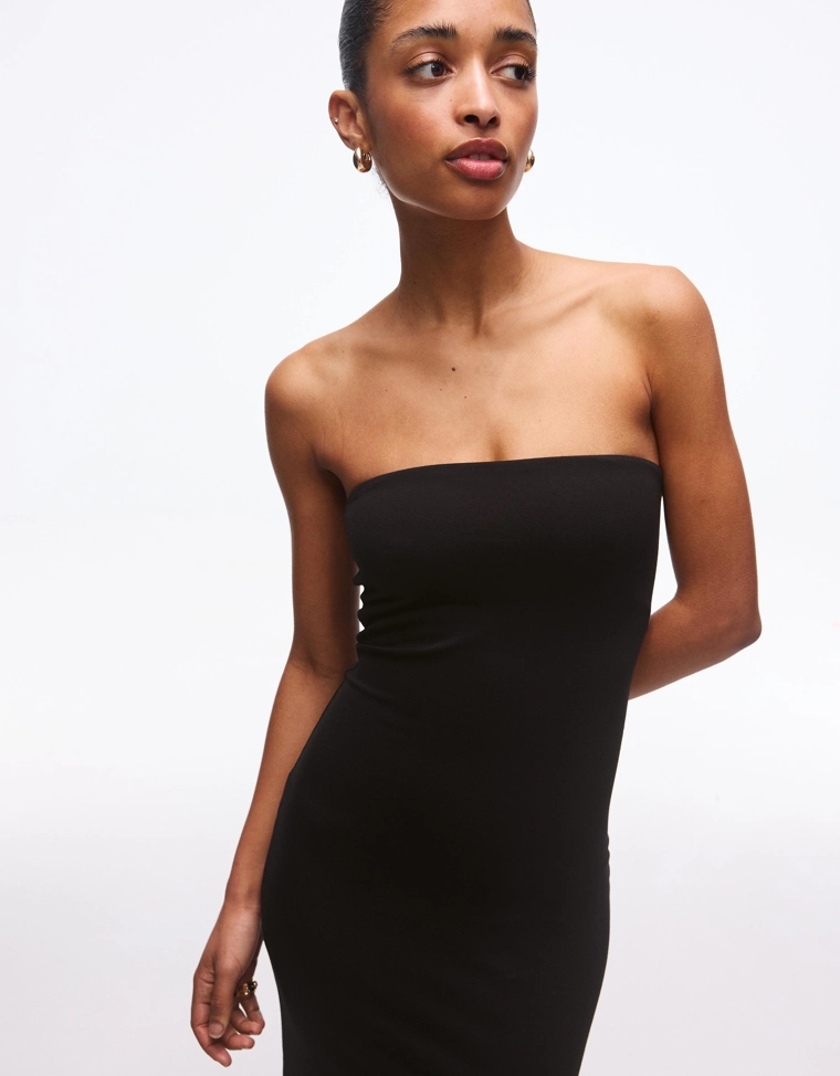 Вязаное платье миди с открытыми плечами