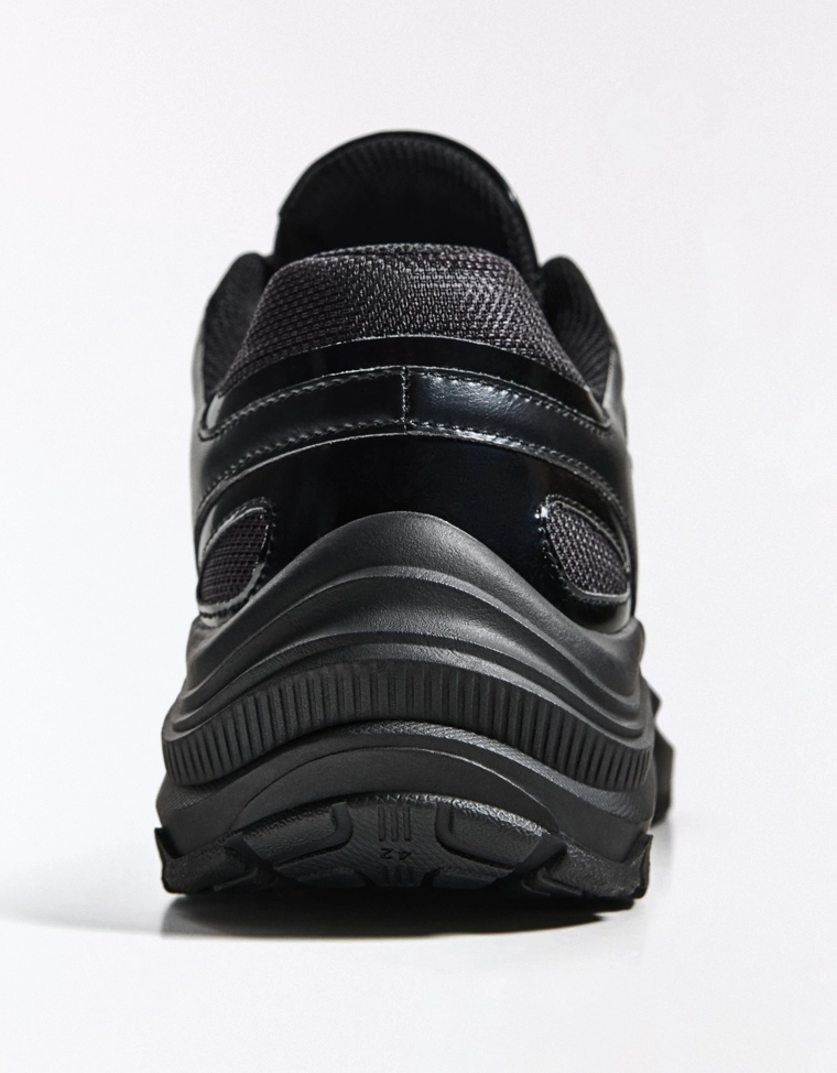 Спортивная обувь OUT OF CORE