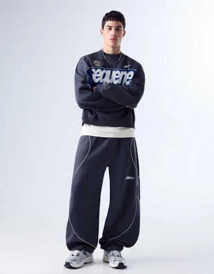 Брюки-бананы из мягкой ткани с принтом- Заказать в России