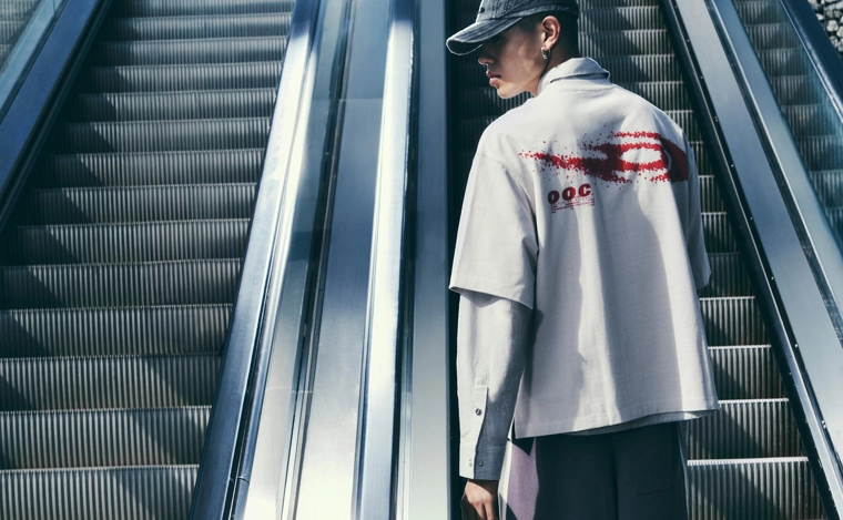 Футболка геометрического кроя OUT OF CORE