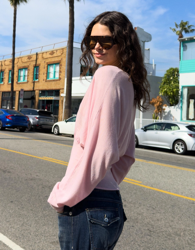 Свитер с V‑образным вырезом