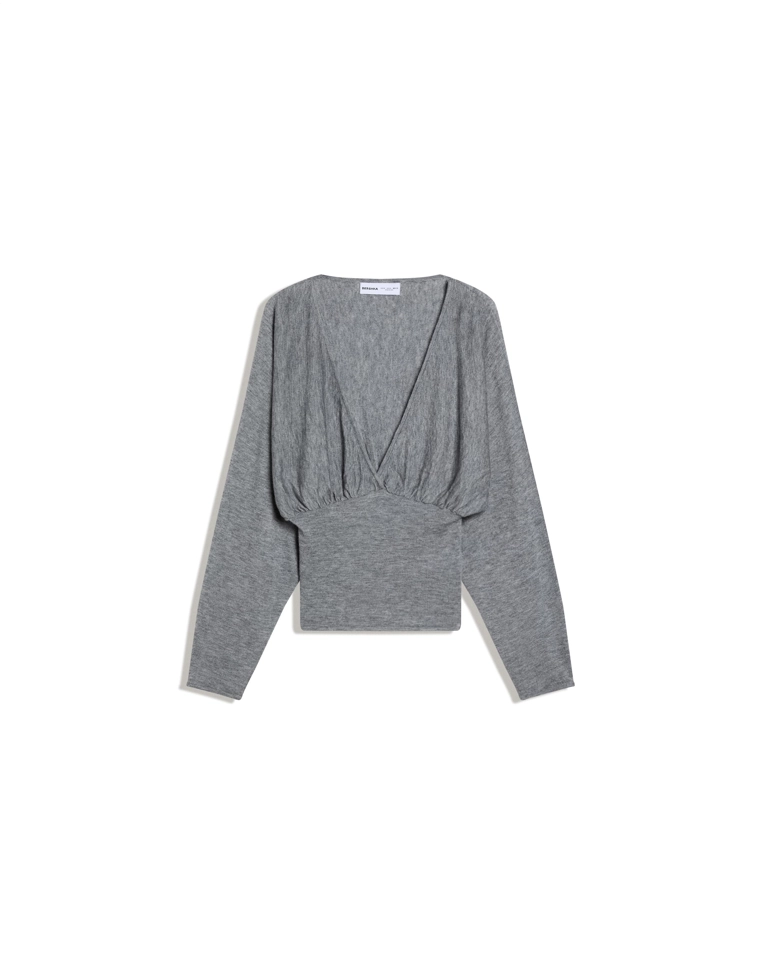 Свитер с V-образным вырезом