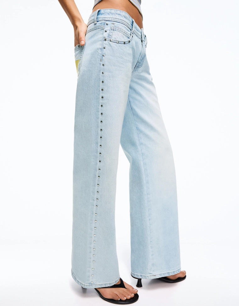 Джинсы свободного кроя с низкой посадкой и заклепками