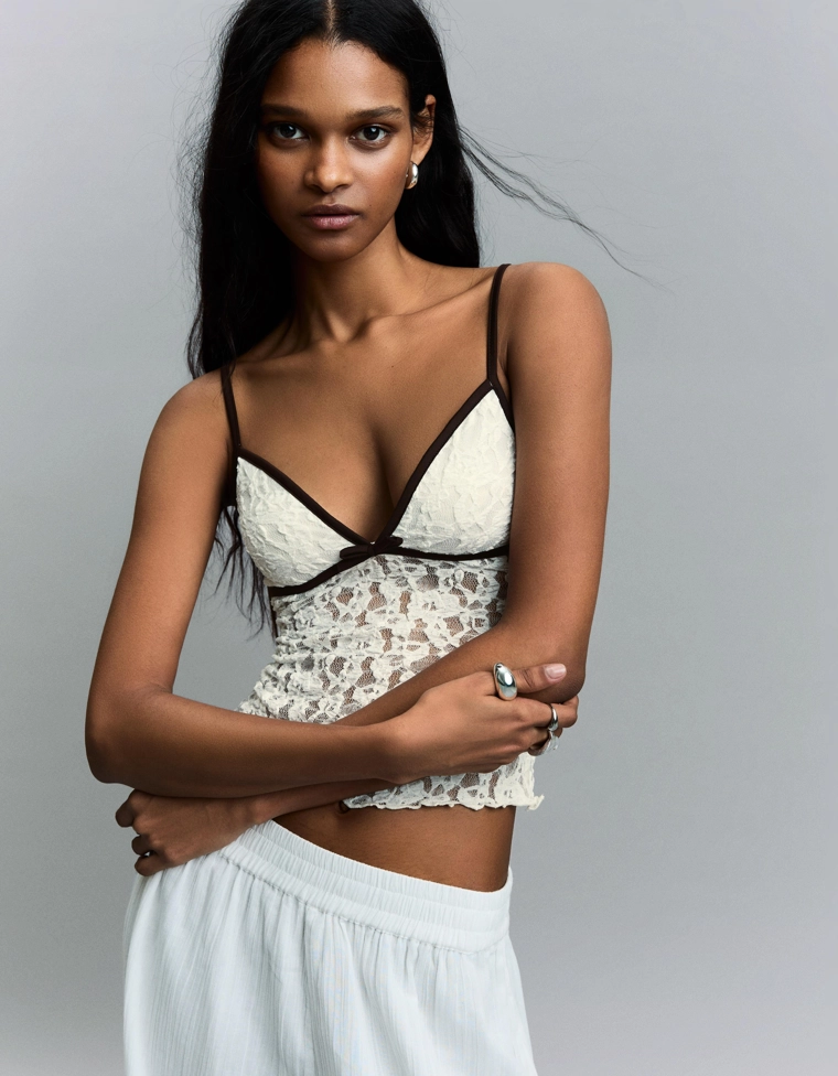 Кружевной топ на бретелях с бантом