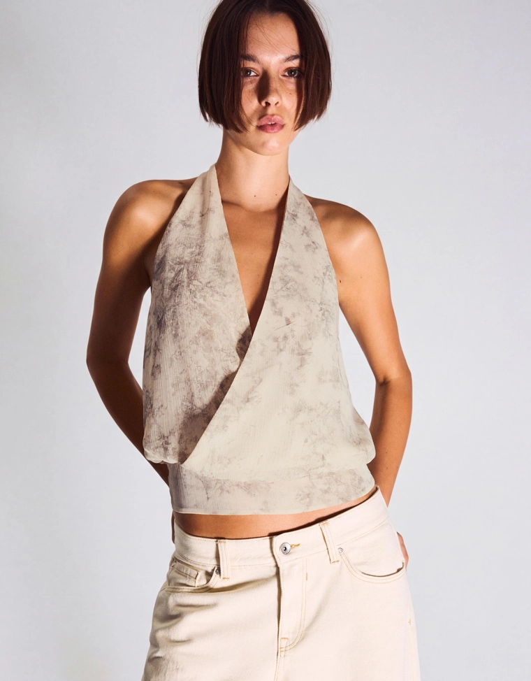 Топ с запахом и горловиной халтер