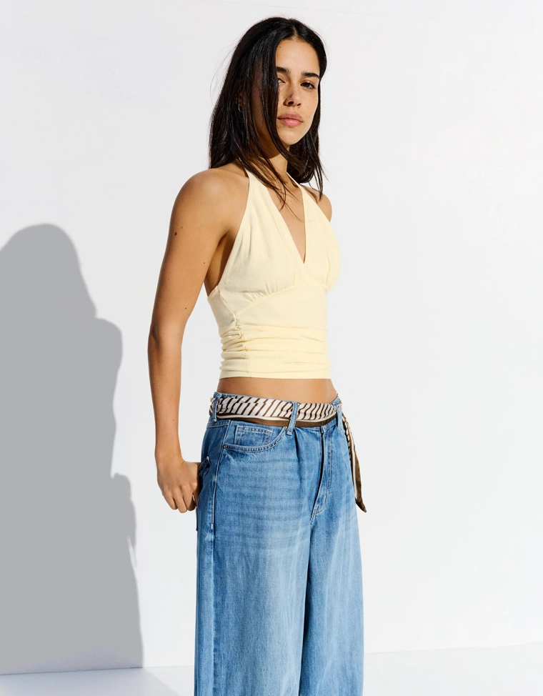 Топ со сборкой и горловиной халтер