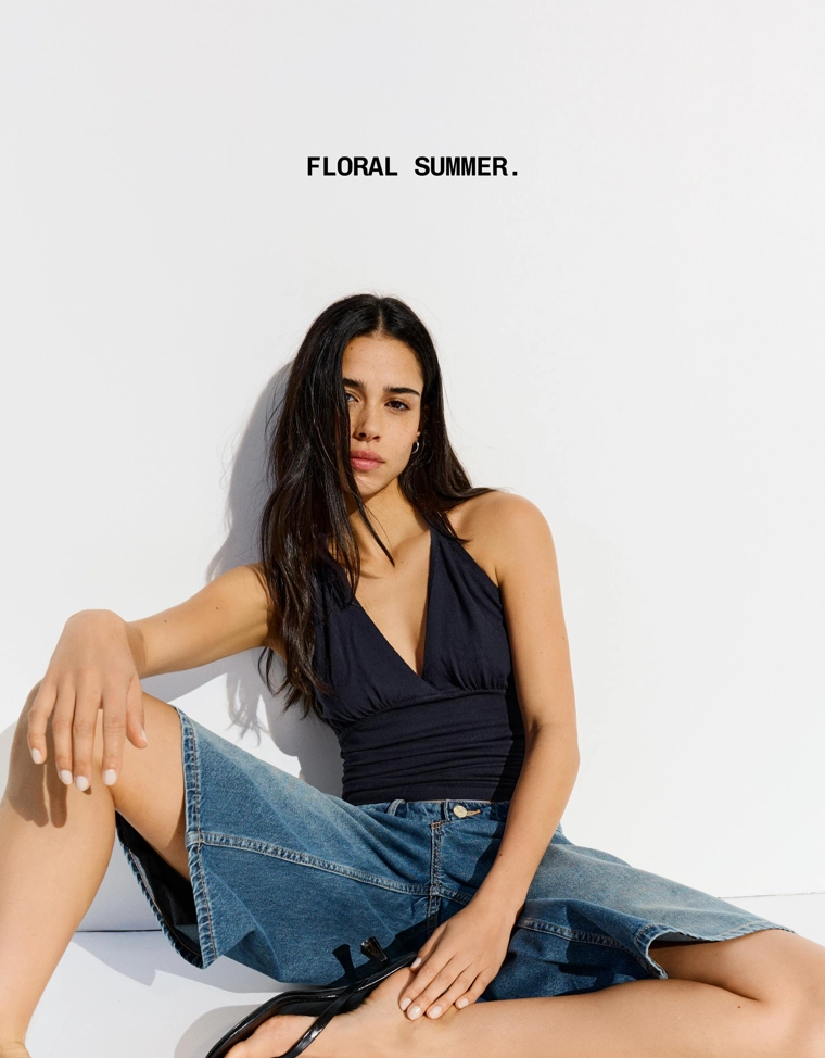 Топ со сборкой и горловиной халтер