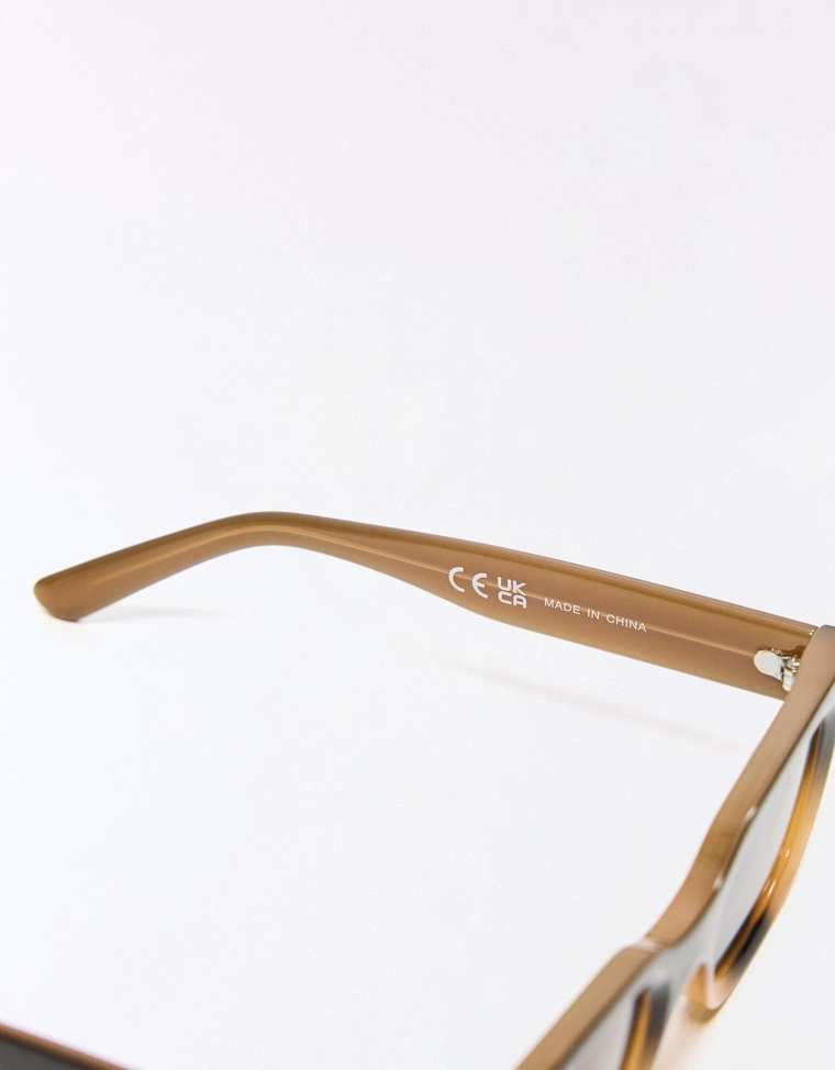 Солнцезащитные очки в прямоугольной оправе