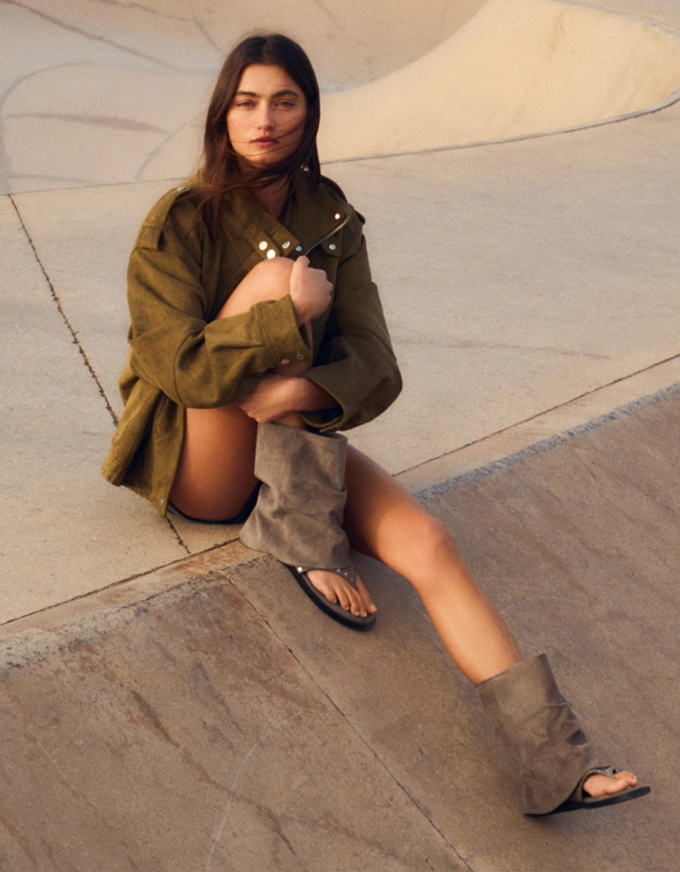 Сандалии с чулками