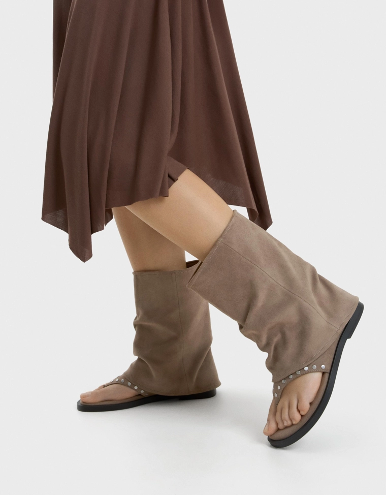 Сандалии с чулками