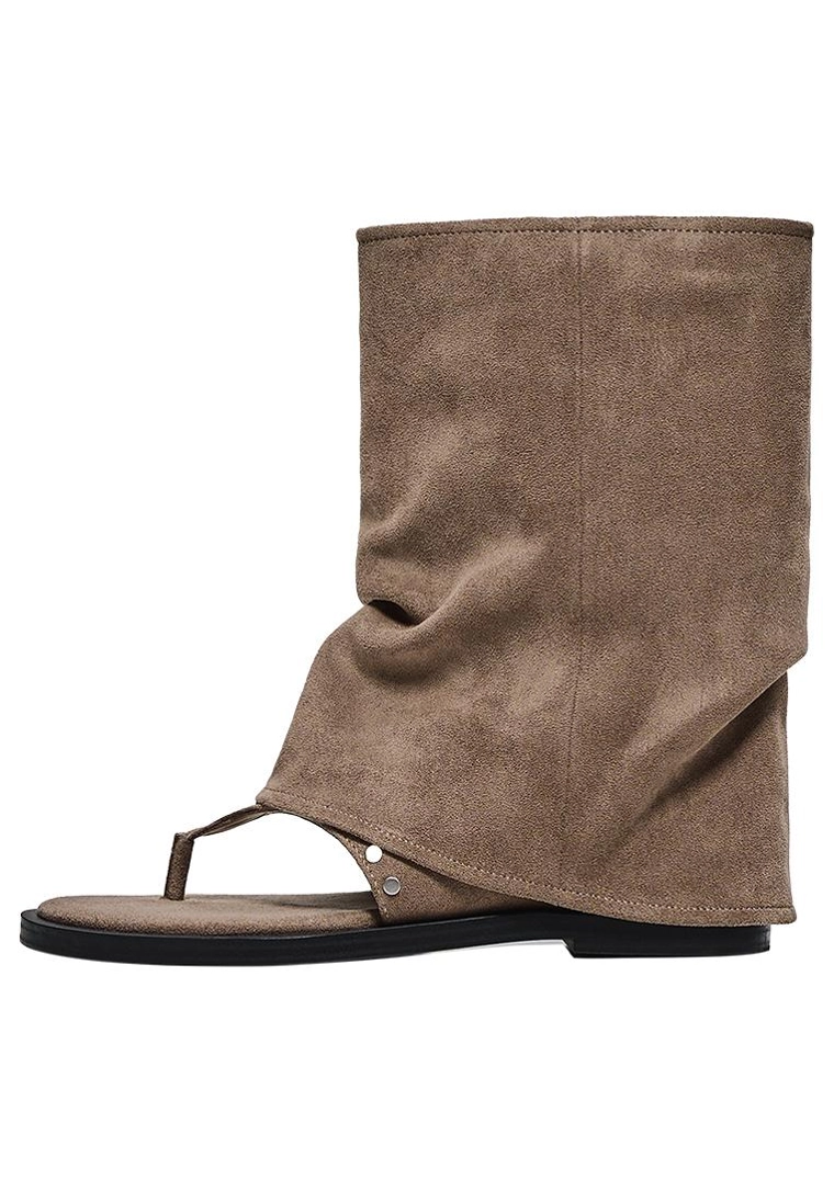 Сандалии с чулками