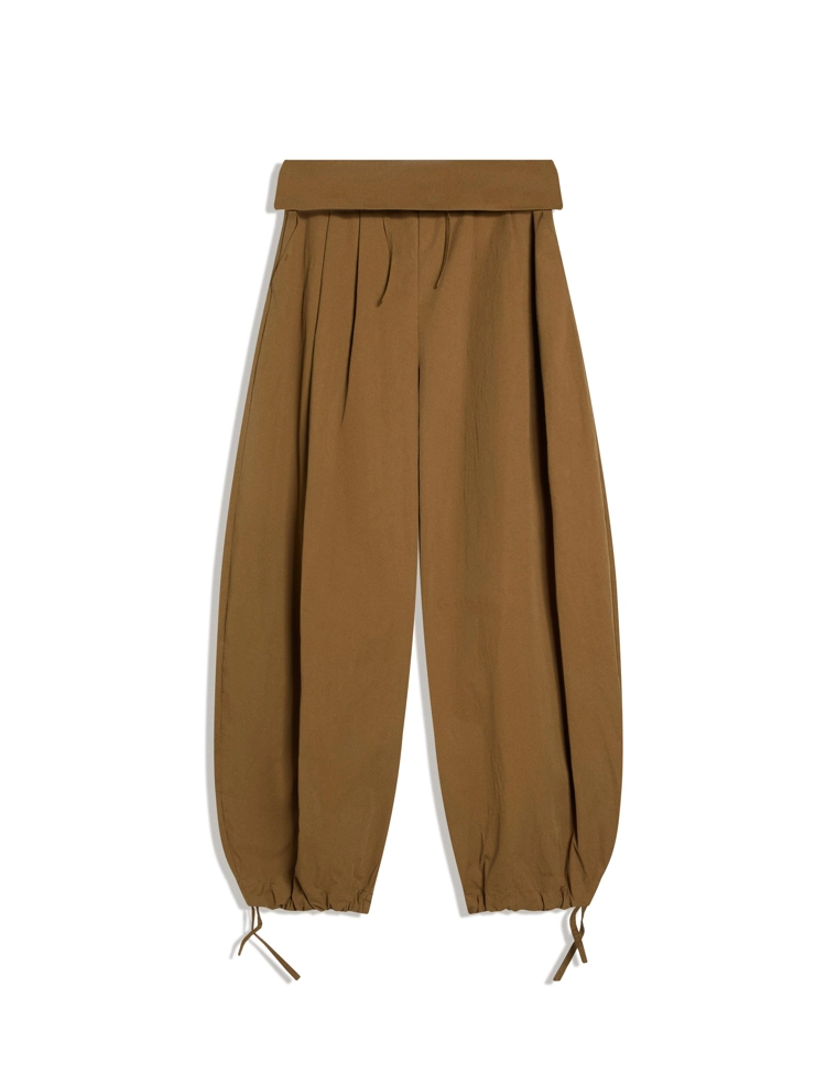 Брюки с отворотами на поясе