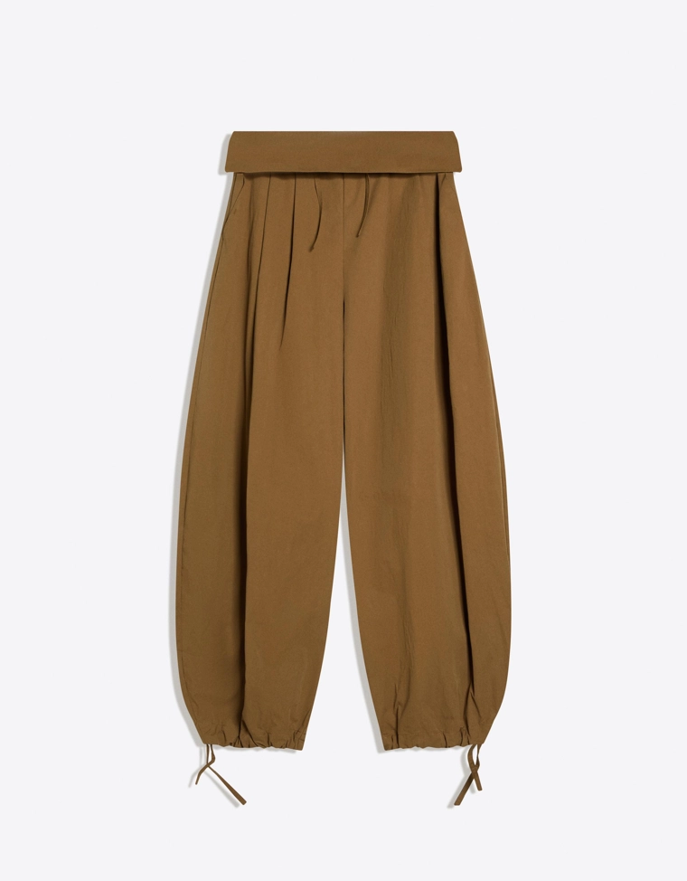 Брюки с отворотами на поясе