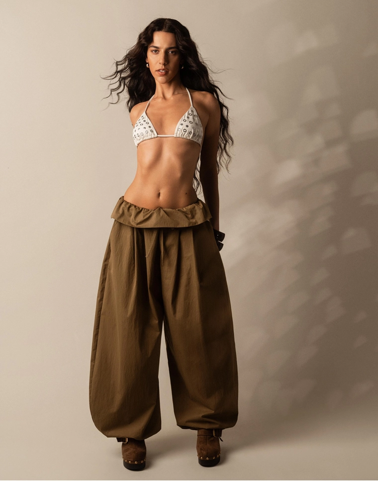 Брюки с отворотами на поясе