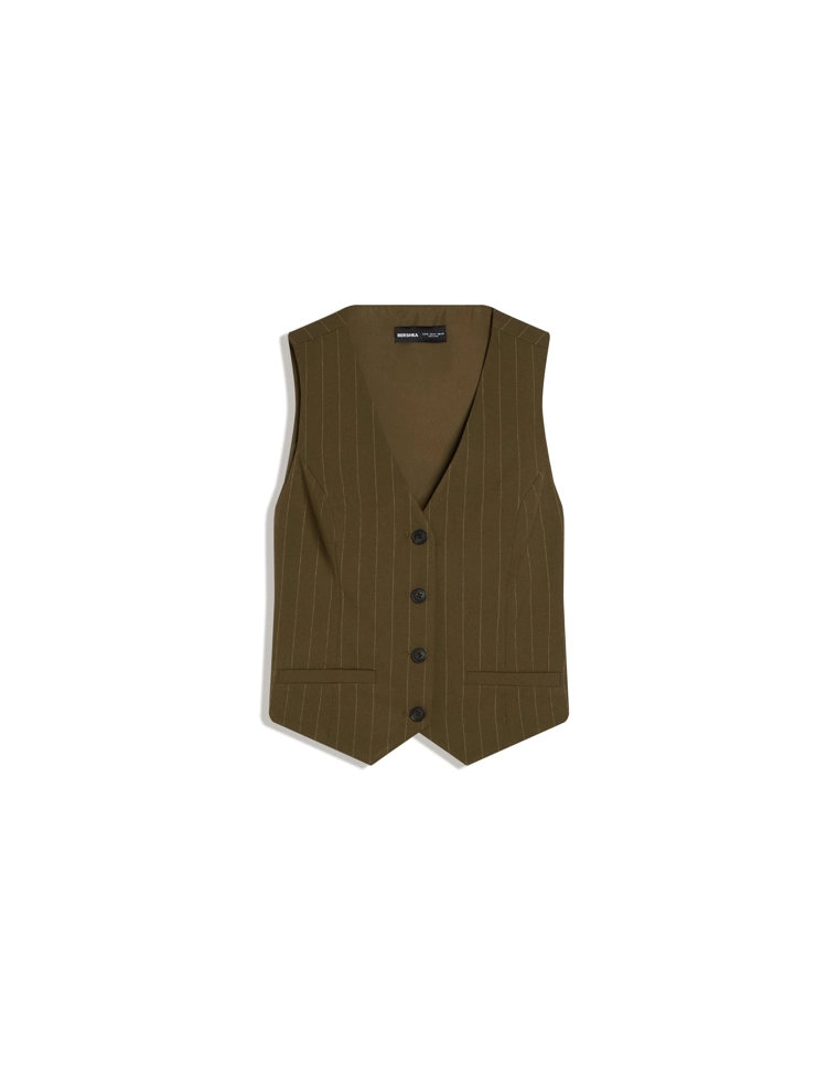 Жилет в полоску с пряжкой сзади