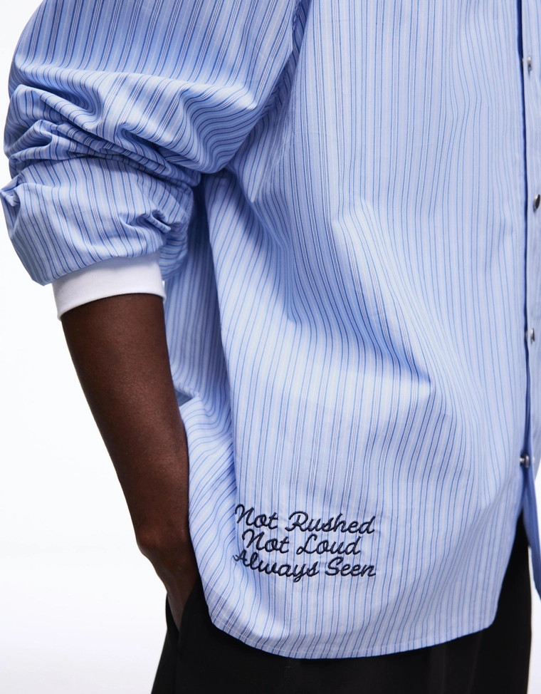 Рубашка геометрического кроя в полоску с вышивкой