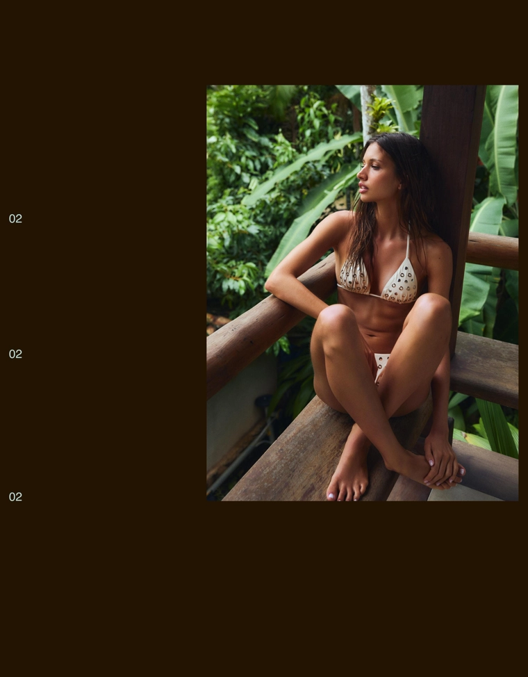 Бюстгальтер бикини с треугольными чашками и заклепками