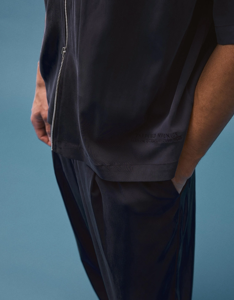 Объемные струящиеся брюки с защипами