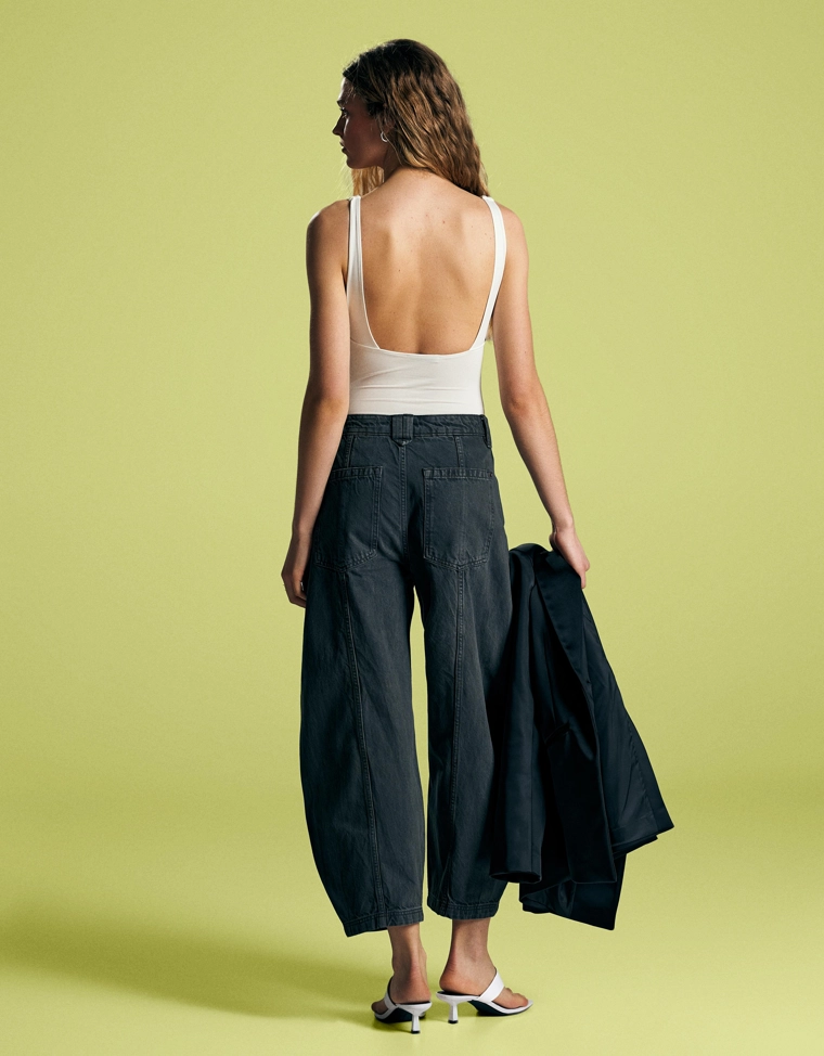 Боди на бретелях со сборками