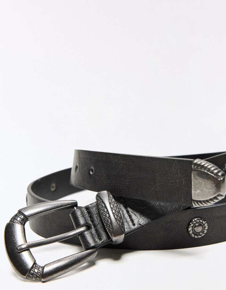 Ремень с заклепками