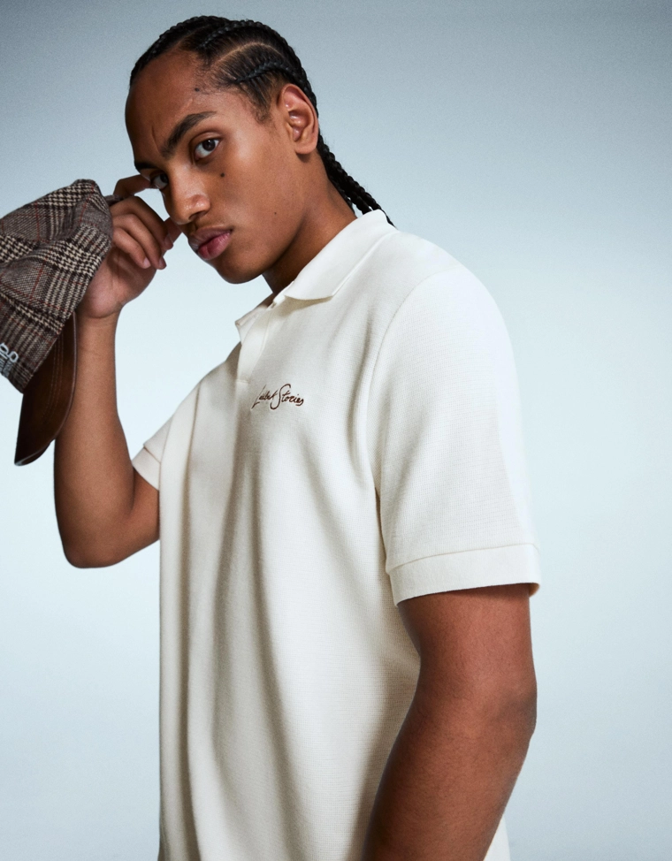 Поло с короткими рукавами и вышивкой