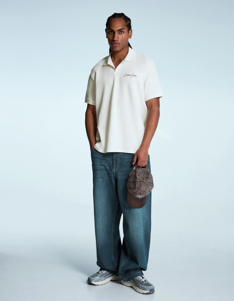 Поло с короткими рукавами и вышивкой