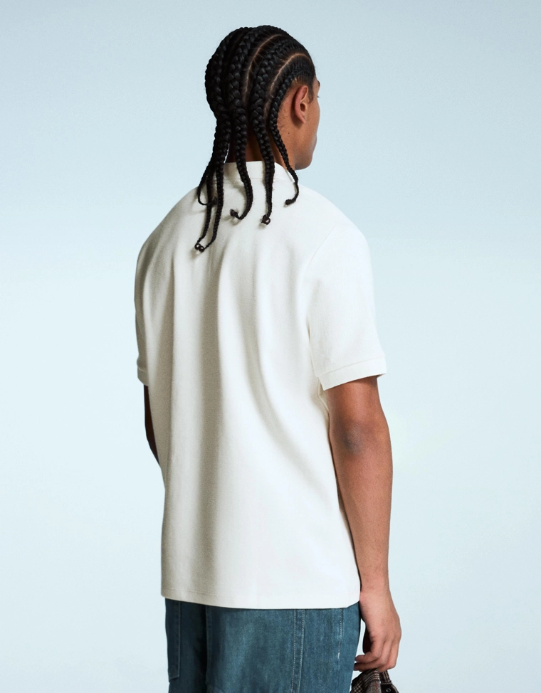 Поло с короткими рукавами и вышивкой