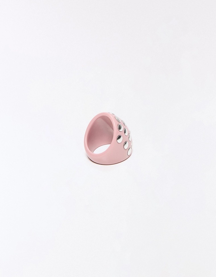 Кольцо с заклепками