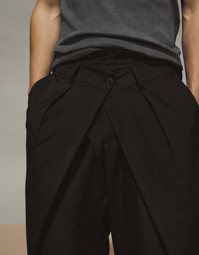 Брюки очень свободного кроя с запахом