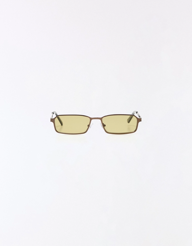 Солнцезащитные очки в прямоугольной оправе