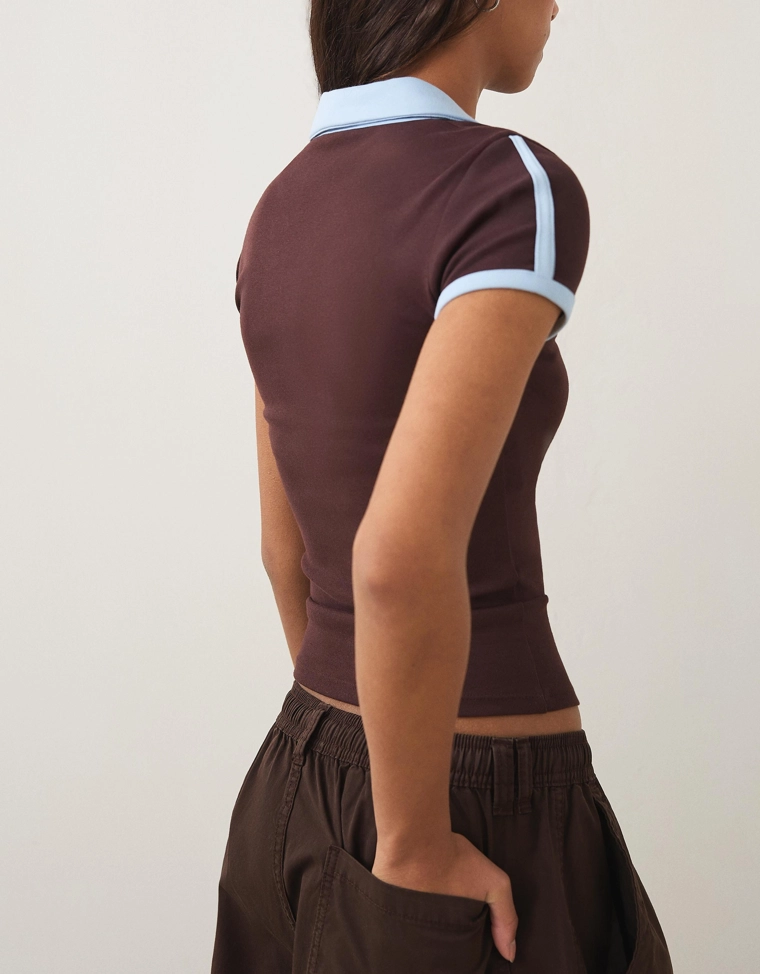 Футболка с воротником-поло и принтом