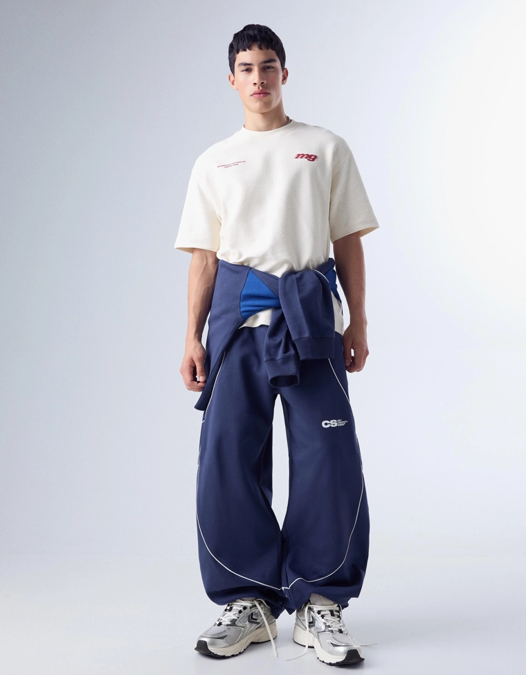 Кроссовки с контрастными вставками