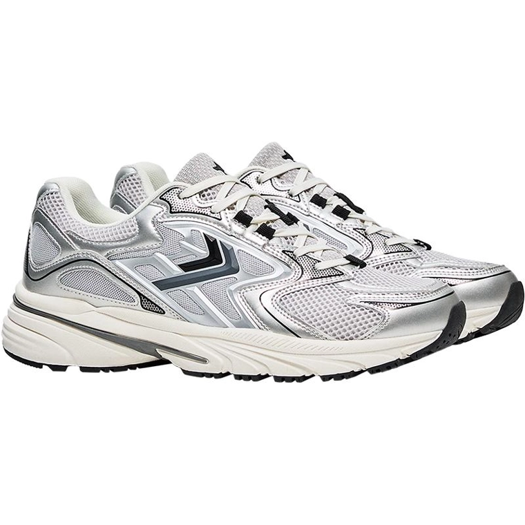 Кроссовки с контрастными вставками