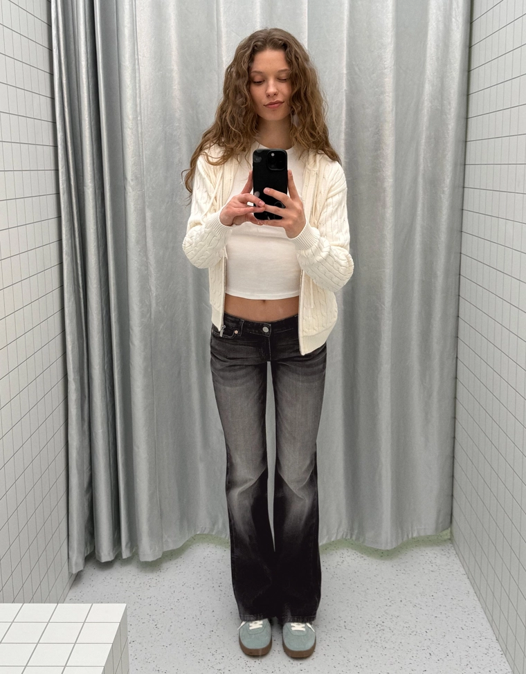 Расклешенные джинсы с низкой посадкой